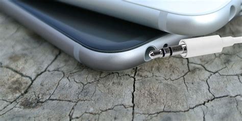 How to Remove a Broken Headphone Plug From a Phone or Tablet .